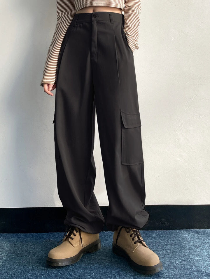 Relaxed Fit Buttoned Cargo Pants
