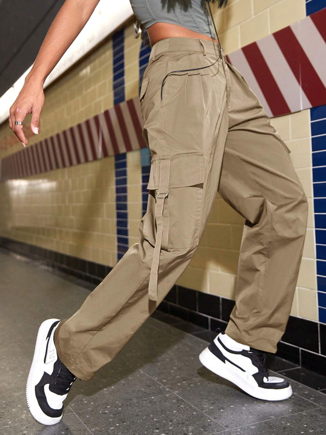 Flap Pocket Plicated Detail Cargo Pants