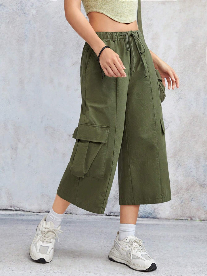 Flap Pocket Side Drawstring Waist Capri Pants