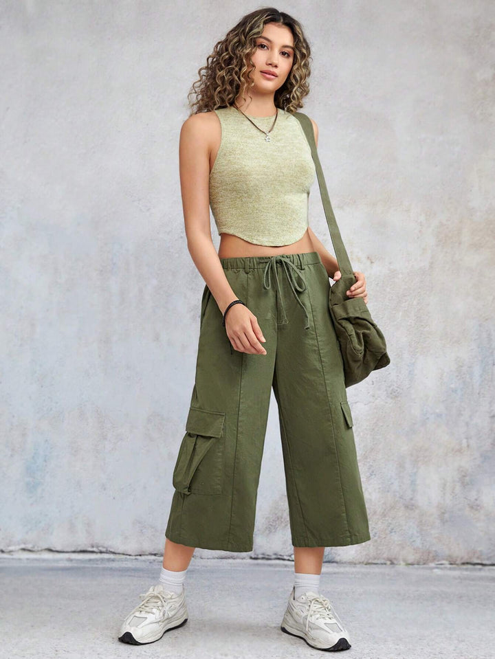 Flap Pocket Side Drawstring Waist Capri Pants