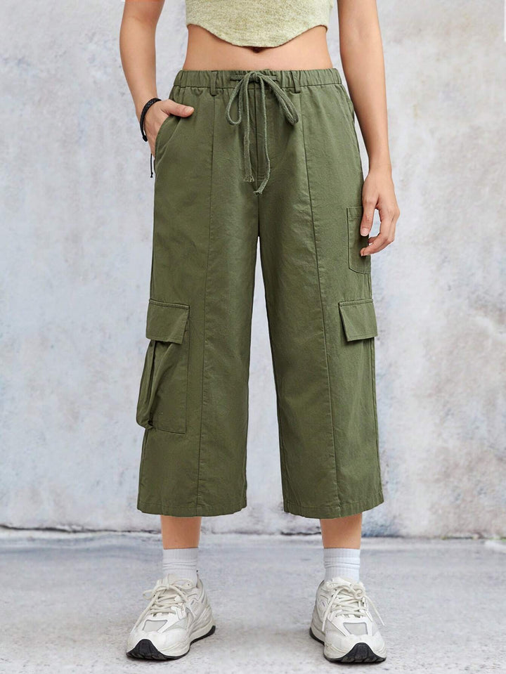 Flap Pocket Side Drawstring Waist Capri Pants