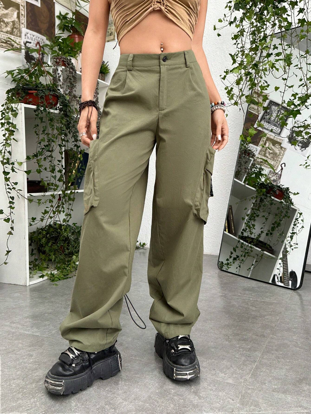 Ruched Back Flap Pocket Side Cargo Pants